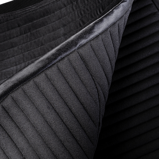 soft inside of dressage saddle pad red black breathable with fur# soft inside of breathable dressage saddle pad red and black exclusive line with fur on withers