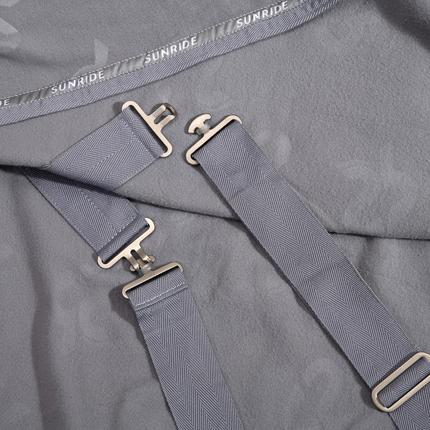 belly straps of wellington cooler rug with removable belly straps grey detailed view of belly straps adjustment of grey cooler rug with removable belly straps wellington line by sunride