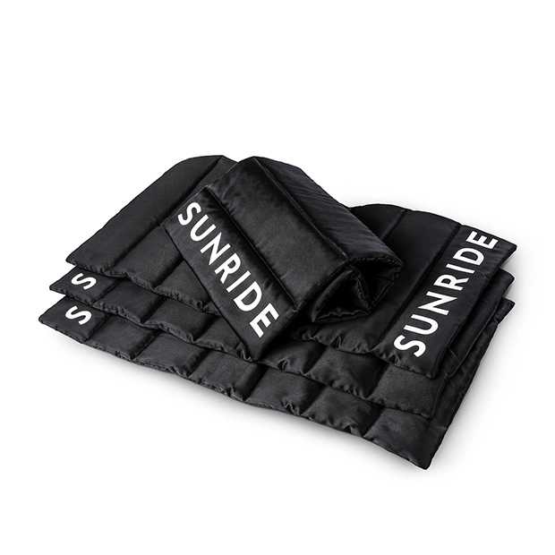 schwarze weich gepolsterte bandagierunterlagen fuer stall oeder transport im vierer set