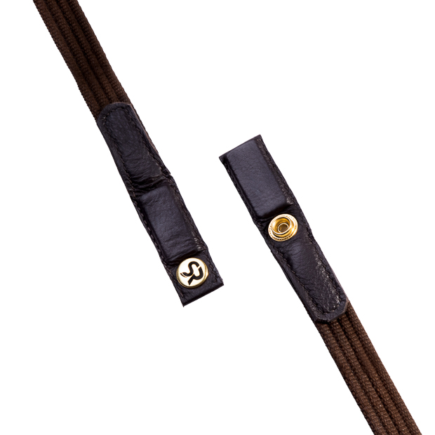 safety belt reins no panic in brown with detailed view on the two separated ends