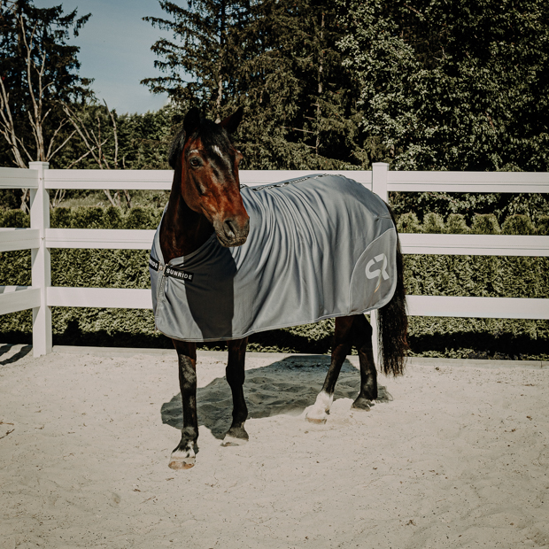 abschwitzdecke softshell mit reflektierendem logo grau von sunride