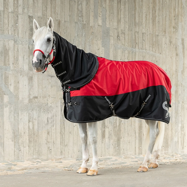 red helsinki winter rug with 250 grams filling and reflecting elements and matching black neck part in a set by sunride
