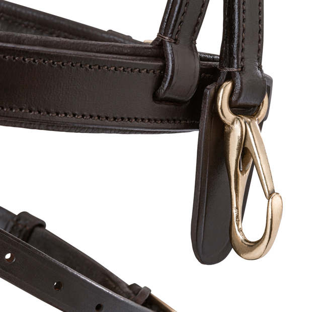 detailed view of easy clip bit connection of english combined leather easy clip bridle berlin brown with golden mounting including reins