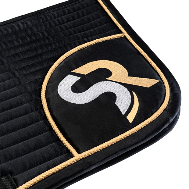 sr embroidery on jumping saddle pad sr line black gold detailed view of embroidery on black golden sr line jumping saddle pad with breathable air mesh spine by sunride