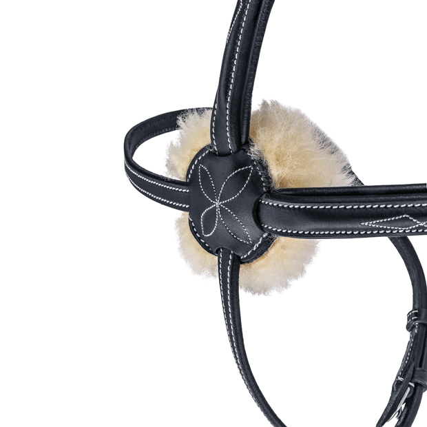 detailed view of fur padding of black mexican bridle acapulco with silver mounting including matching reins by sunride