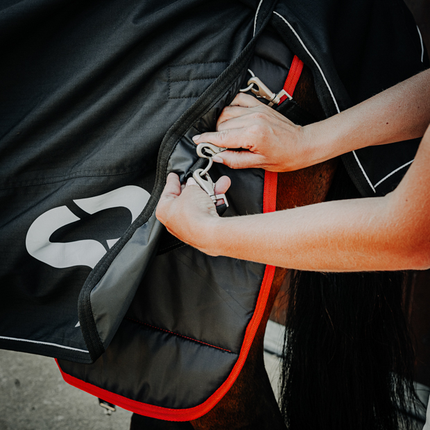 attaching and connecting the set of black rain rug dublin with 50 grams filling and reflecting elements and under rug with 300 grams filling by sunride