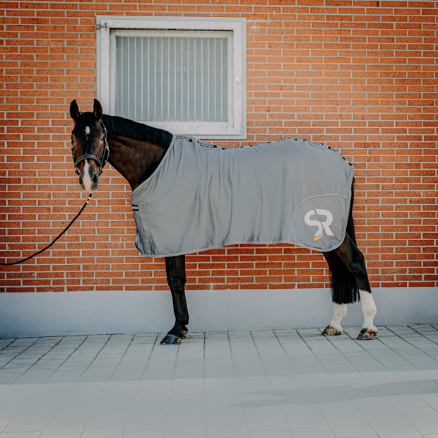 grey boston cooler rug with refelcting sr logo by sunride on the horse
