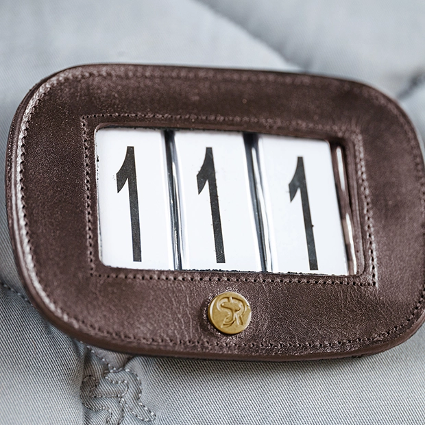 Nummernhalter mit Startnummern 3-stellig