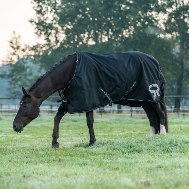 black rain rug dublin with 50 grams filling and reflecting elements by sunride on a horse in the meadows