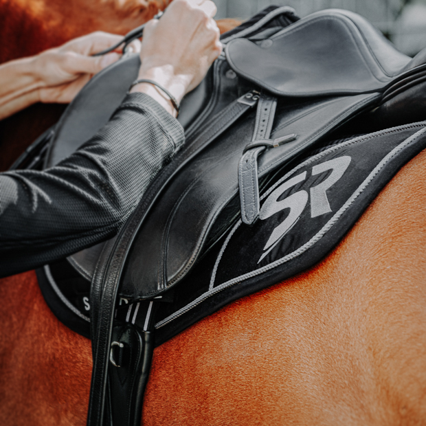 black silver sr line jumping saddle pad with breathable air mesh spine by sunride under saddle on a horse