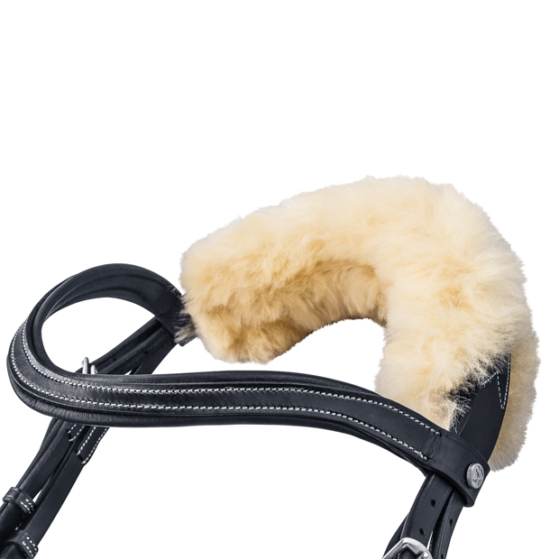 detailed view of padded and shaped neck part of black swedish leather bridle oxford with silver mounting and fur padding including reins by sunride