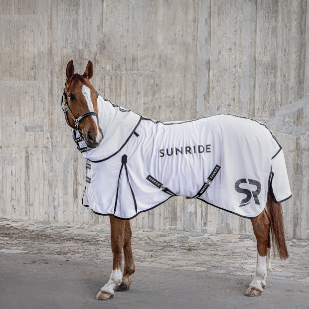 fly rug miami white with matching neck part attached on the horse
