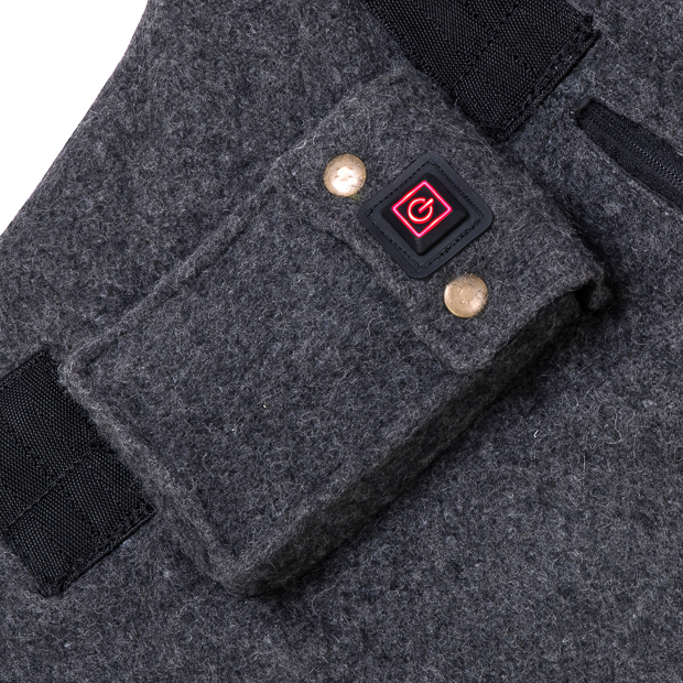 detailled view of full battery power on heating rug st. moritz from grey wool by sunride